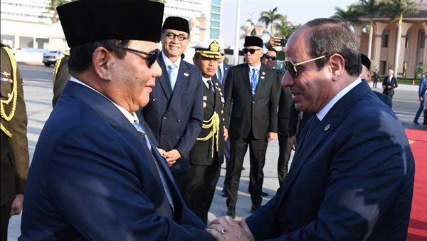 الرئيس السيسي يصطحب