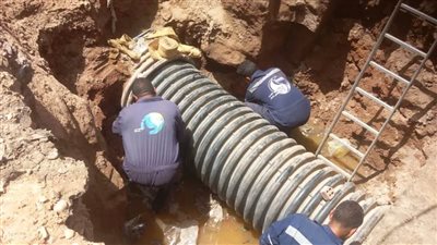 محافظ أسوان يتابع جهود إصلاح وتطهير الشبكات والتعامل مع مشكلات المياه الجوفية