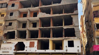 وزيرة التنمية المحلية: البدء في إزالة عقار 8 طوابق مخالف بعين شمس