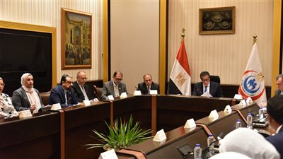 وزير الصحة يوجه بإعداد دراسة لتسهيل الاستثمارات الأجنبية وتسعير الرسوم الجمركية بالذكاء الاصطناعي