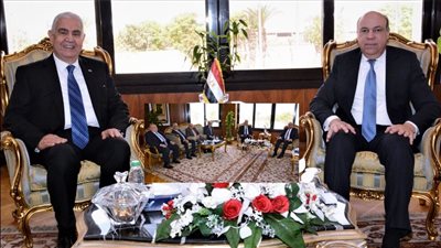 وزير الطيران المدني يستقبل وفد جمعية رجال الأعمال المصريين لبحث التعاون في مجالات الطيران 