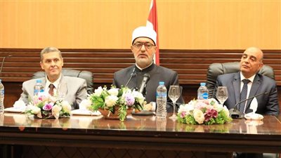 تستهدف تغيير الحقائق.. المفتي يحذر من شائعات تروجها المنصات الإلكترونية للتقليل من الحضارة المصرية 