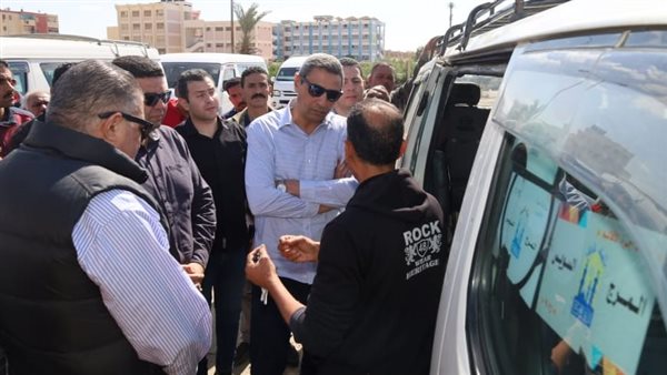 محافظ السويس أثناء