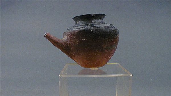 حاوية صغيرة من الفخار