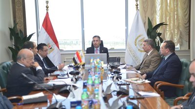 وزير التموين يؤكد أهمية الرقابة على سوق الذهب والمعادن الثمينة