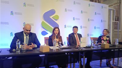 ستاندرد تشارترد: سعر الدولار سيستقر عند 52 جنيها حتى نهاية 2025