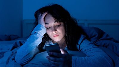 أبرزها زيادة الوزن.. مخاطر النوم بعد منتصف الليل 