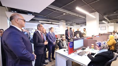 وزير الاتصالات: شركة أمريكية تصدر منتجاتها من بنها لـ 53 دولة حول العالم وتراهن على كفاءة الشباب 
