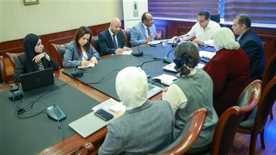 وزير الصحة يناقش منظومة لترشيد استخدام الأدوية.. وتوجيه بتشجيع البدائل المحلية