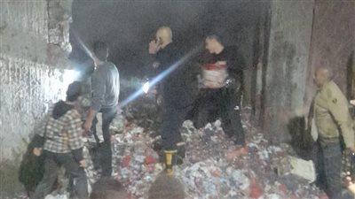 مصرع شخصين في حريق مصنع مراتب بالمحلة.. والدفع بـ 5 سيارات إطفاء | بث مباشر