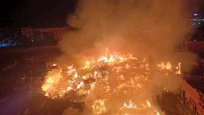 بسبب انفجار أنبوبة بوتاجاز.. حريق الشرابية يلتهم عقارًا سكنيًا بالكامل دون إصابات 