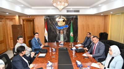 محافظ الفيوم يناقش آليات تحديث الهيكل التنظيمي بالديوان العام والوحدات المحلية