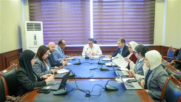 وزير الصحة والسكان،