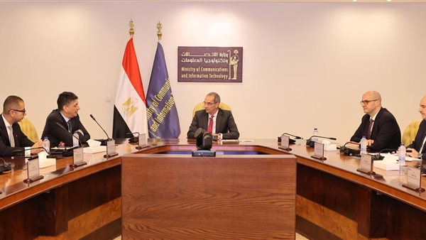 وزير الاتصالات