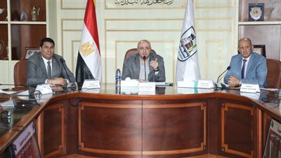 محافظ بني سويف يوقع بروتوكول تعاون لتوصيل خدمة الصرف الصحي لقرية منهرو بـ118 مليون جنيه