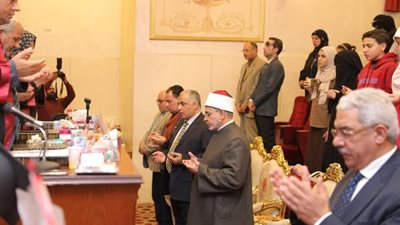 منح درجة الدكتوراه لباحثة رغم وفاتها.. ورئيس جامعة الأزهر: المناقشة تمت بتوجيه من الإمام الأكبر وبعد تصديق مجلس الجامعة