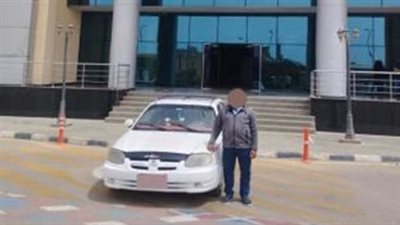 القبض على قائدي سيارتين أجرة لسيرهما عكس الاتجاه بالجيزة