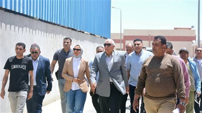 محافظ الوادي الجديد يتفقد جاهزية صوامع توريد القمح بالخارجة