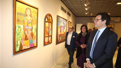 وزير الثقافة يتفقد عددًا من معارض الفنون التشكيلية بدار الأوبرا المصرية احتفالًا باليوم العالمي للفن