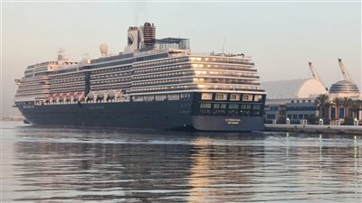 تقل 1761 راكبًا.. ميناء الإسكندرية يستقبل سفينة MS Zuiderdam السياحية قادمة من هولندا