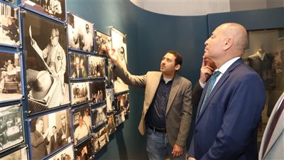 محافظ القاهرة يزور متحف الأديب نجيب محفوظ بحي الجمالية احتفالًا بذكراه| صور