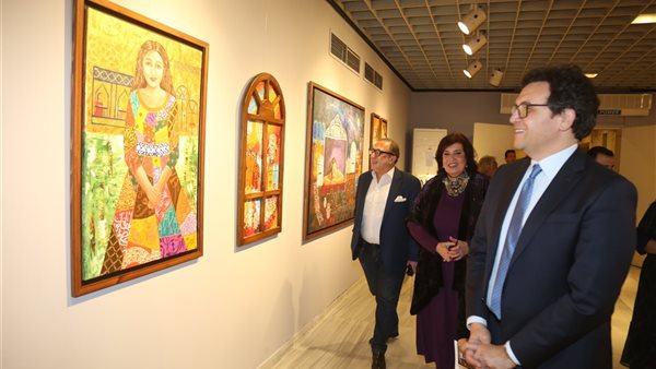 الوزير يتفقد المعارض