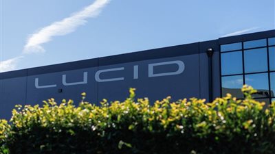 لوسيد تطلق سيارة كهربائية متوسطة الحجم ذاتية القيادة 