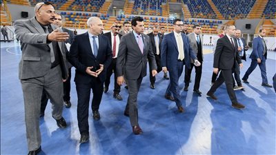 وزير الرياضة يسلم وزير الإسكان عضوية نادي النادي خلال جولة تفقدية بالعاصمة الإدارية