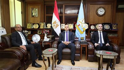 محافظ كفرالشيخ يستقبل رئيس البورصة المصرية.. ويشيد بدور السوق المالية في تمكين الشباب وبناء اقتصاد مستدام 