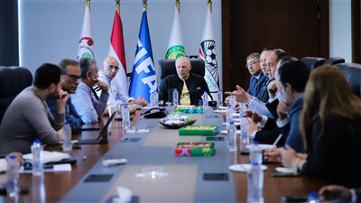 أبو ريدة يجتمع باللجنة المنظمة لأمم إفريقيا للشباب لبحث الاستعدادات النهائية