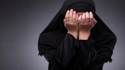 أُصبت بالصدمة بعد فصلي دون إنذار.. سيدة تناشد بالعودة لعملها لإعالة شقيقها المصاب وبناتها: أنا السند الوحيد