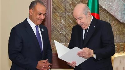 وزير الخارجية يسلم الرئيس الجزائري رسالة خطية من السيسي