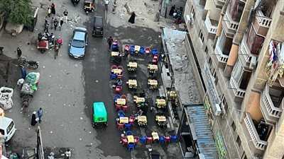 القهاوي قفلت الشوارع.. سكان بولاق الدكرور يستغيثون بمحافظ الجيزة: مش عارفين نمشي من الإشغالات