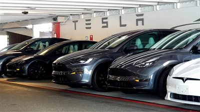 رفع دعوى قضائية ضد تسلا تزعم أنها تزيد سرعة عدادات المسافات لتجنب إصلاحات الضمان