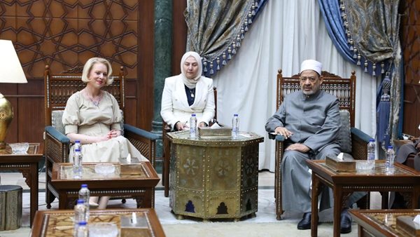 شيخ الأزهر مع رئيسة