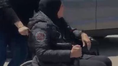 بعد وفاته.. أرملة الفنان سليمان عيد تدخل في حالة صراخ هيستيرية أمام المستشفى ونقلها لإحدى الغرف