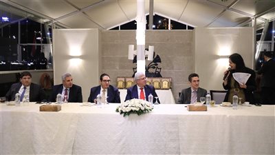 وزير التعليم العالي يكرم فريق العمل المشارك في تنظيم فعالية زيارة ماكرون لجامعة القاهرة