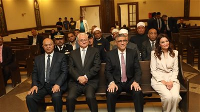 محافظ الجيزة يزور مقر الكنيسة الإنجيلية للتهنئة بعيد القيامة المجيد