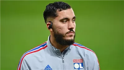 اختار فرنسا.. تقارير: ريان شرقي يرفض تمثيل منتخب الجزائر