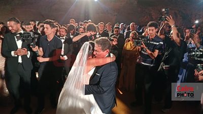 بحضور نجوم الفن.. بكاء المستشار طاهر الخولي خلال حفل زفاف ابنته على المهندس كريم داش| بث مباشر