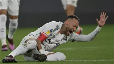 سانتوس البرازيلي يعلن إصابة نيمار.. ويحدد مدة غيابه