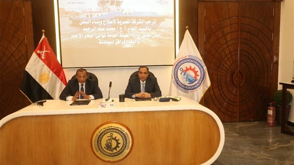 جانب من توقيع العقد