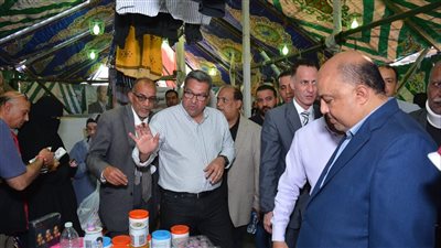 سكرتير عام مساعد الجيزة يتابع تشغيل سوق اليوم الواحد بشارع المطار في المنيرة الغربية