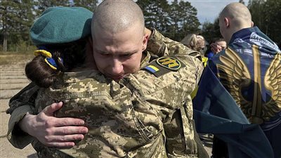 بوساطة إماراتية.. روسيا وأوكرانيا تنفذان أكبر صفقة تبادل أسرى منذ بدء الحرب وسط هدنة عيد الفصح