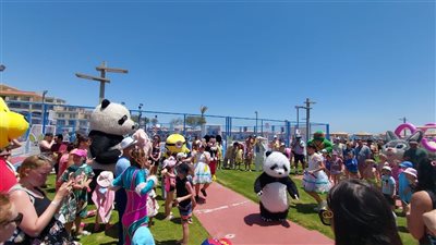 عروض وفقرات فنية للأطفال خلال احتفالات عيد الفصح بفنادق الغردقة| صور