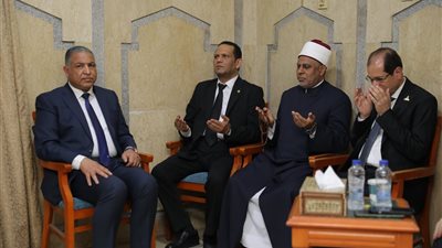 وكيل الأزهر والمفتي ورئيس الجامعة يؤدون واجب العزاء في وفاة والدة نائب رئيس جامعة الأزهر