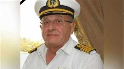 سقط من السفينة.. تشييع جثمان الربان مصطفى الميقاتي كبير مرشدي قناة السويس بمسقط رأسه بالبحيرة | بث مباشر