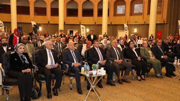 محافظ القاهرة خلال