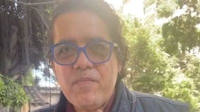 شاهد عيان بواقعة اعتداء شباب على محصل ترام بالإسكندرية: سابوا الكلب عليه والمنظر كان يفزع | بث مباشر