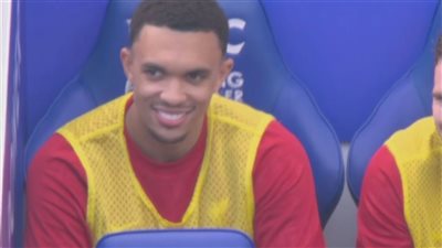 يقترب من ريال مدريد.. سبب عدم الدفع بـ أرنولد في التشكيل الأساسي للريدز أمام ليستر